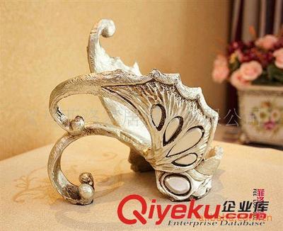 廠家直銷 仿古樹脂工藝禮品酒架|蝴蝶造型紅酒架|葡萄酒架FA724-蘭溪市群峰貿(mào)易商行提供廠家直銷 仿古樹脂工藝禮品酒架|蝴蝶造型紅酒架|葡萄酒架FA724的相關(guān)介紹、產(chǎn)品、服務(wù)、圖片、價(jià)格蘭溪市群峰貿(mào)易商行、家居飾品;家居;工藝品;樹脂工藝品;擺件;工藝禮品;家居裝飾;田園家居;相框;大象